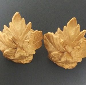 VINTAGE AGATHA PARIS CLIP ON EARRINGS